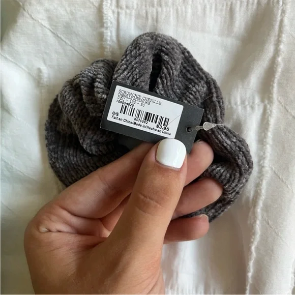 4pcs Knit Scrunchie Set! - Picture 3 of 7